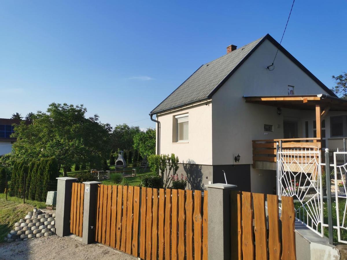 Gyoengy Apartman Keszthely Exterior photo